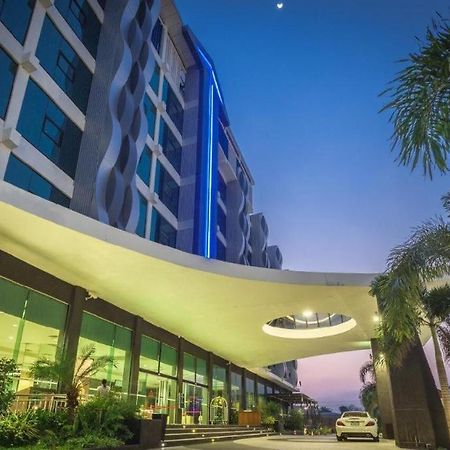 בורי ראם Alvarez Hotel מראה חיצוני תמונה