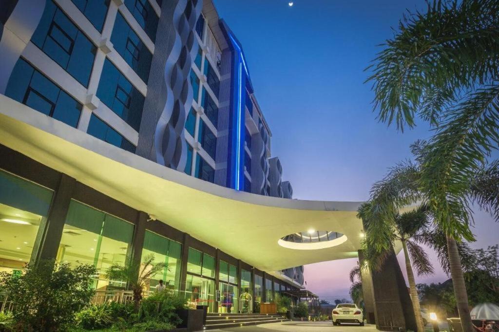 בורי ראם Alvarez Hotel מראה חיצוני תמונה