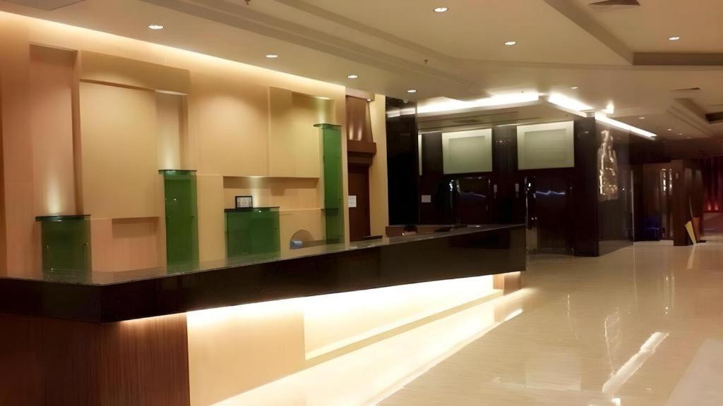 בורי ראם Alvarez Hotel מראה חיצוני תמונה